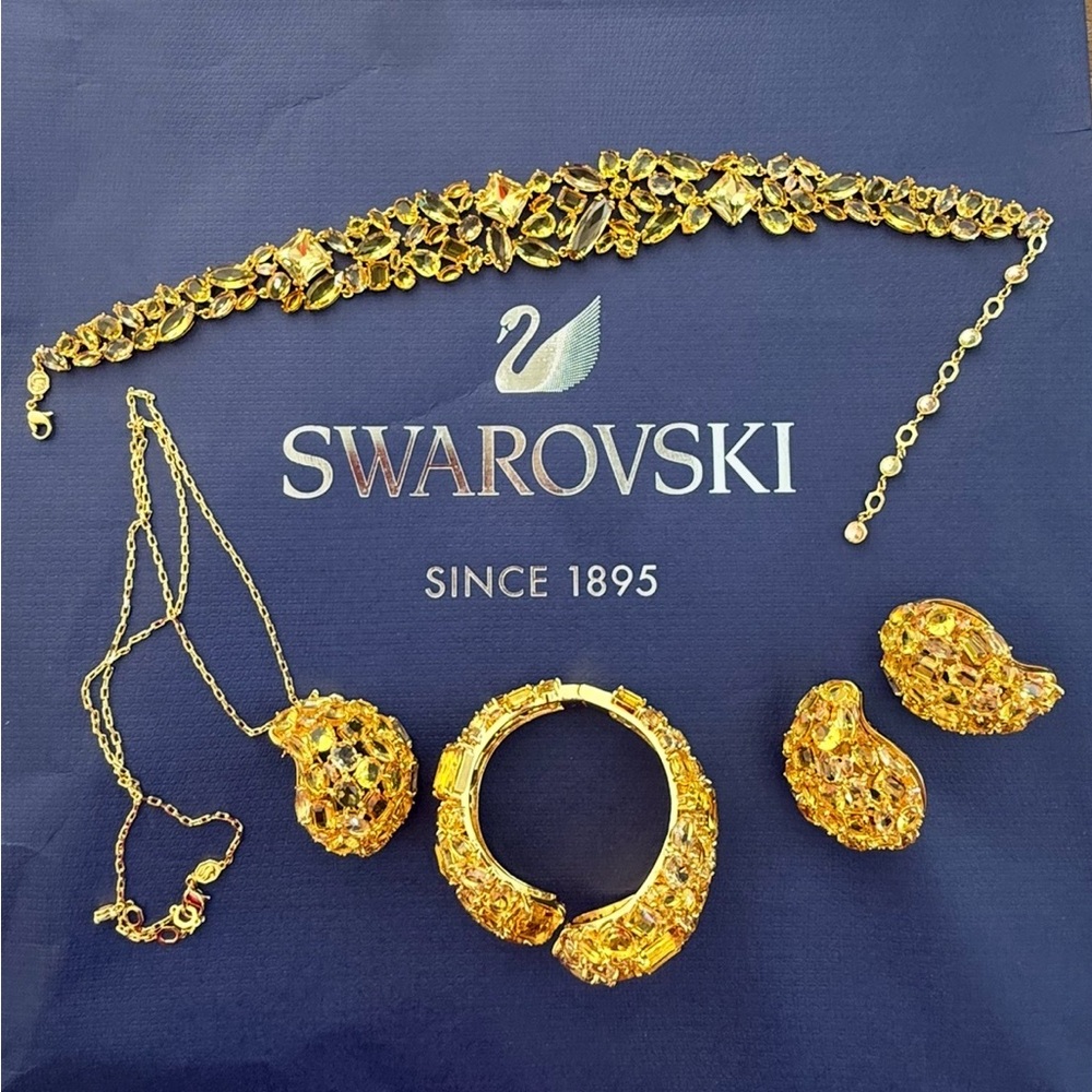 Swarovski Radiant Gold Necklace Set